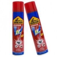 В Австралии нет инсектицидов? Брызнула и нет паучка....