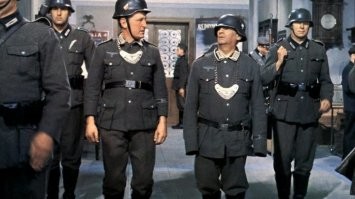 Зачем немецкие солдаты носили на груди пластины на цепи?