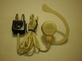 Вставляем в ухо и подключаем в сеть))))Наслаждаемся ритмами слушателя)))))