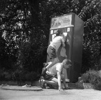 ""Стакан воды, 1970 год"
Стакан здесь как раз с***дили - пьют напрямую

Ну и конечно, купание в Москве-реке, заставило тоскливо вздохнуть