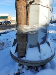 Вы не понимаете. На фото - временное крепление. А с синей изолентой - постоянное.