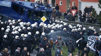 Немцы провожают Леху на самолет в Россию