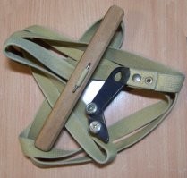 В подмосковном Чулково, даже в 1998-м были точно такие же подъемники. Я как раз только учился кататься на доске и поднимался на склон пешочком. Сейчас там подъемники, как на фотке выше и , к своему стыду, когда под ними накатано или подтаяло, я иногда падаю до сих пор((( 
А два бугеля, подобно вот этому,у меня живы до сих пор.