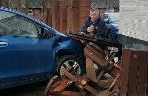 «Хорошие шины, но могли быть и лучше», — история культовой ретро-фотографии с разбитой Ferrari