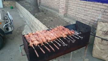 Есть у нас традиция 28 декабря, устраивать корпоратив с друзьями по работе)))