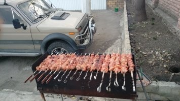 Есть у нас традиция 28 декабря, устраивать корпоратив с друзьями по работе)))