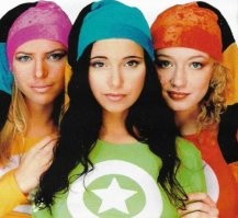 Первый состав группы «Блестящие» официально сформировался в 1995 году, и в него входили Ольга Орлова, Полина Иодис и Варвара Королёва (через год ушла)и её заменила Ирина Лукьянова. Фриске пришла 4й участницей через 2 года. Вот первый состав: