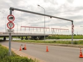 Инет показывает, что есть там такое)
Так что глупость водятлов, которые не смотрят на знаки.