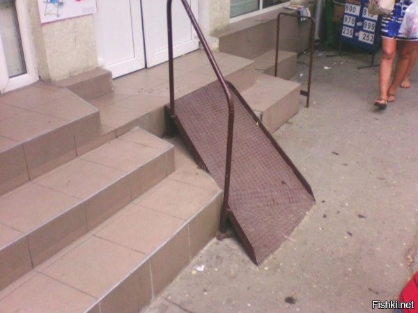 Видимо так принято,дорога по которой нельзя проехать,пандусы для инвалидов которыми невозможно пользоваться.