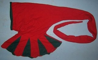 В опилку ТС.
***
Шаперо н (фр. chaperon)   средневековый головной убор. Вначале представлял собой капюшон с длинным шлыком и пелериной, затем превратился в пышное и достаточно дорогое сооружение, напоминающее тюрбан, дополнительно украшавшийся фестонами.
***
Проверяйте информацию... Особенно от zen.yandex.ru.
Одна из разнообразных модификаций шаперона выглядела так