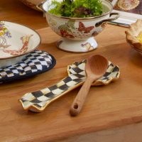 "Лопатка с подставкой не оставит грязных пятен на столешнице"
=================
Во-первых, оставит, т.к. с нее может капать.
А во-вторых, чем не угодила эта приспособа: