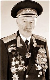 Ким Македонович Цаголов. 13-го января ему исполнилось бы 91 год. Советский и российский военный и государственный деятель, педагог, профессор. Доктор философских наук. Генерал-майор.
Недавно на канале "Звезда" был хороший докфильм об этом замечательном человеке.