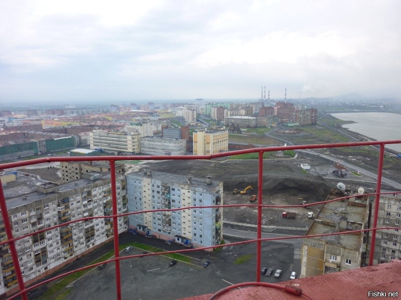 Загадки Норильска: дома на ножках и балконы, которые не строили, а построив срезали