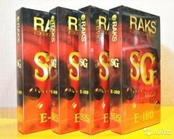 .. как начинался один из сборников (кажется "союз", аналог зарубежного "браво") в 90х .. голосом Ельцина " Дорогие рроссияне и рросиянки! вчера после пьянки.. получил в глаз! кассетой "ракс"! крепкое качество, крепкая компания !"