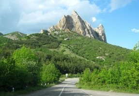 Проблема посещения и счастье для сохранения - хер доберешься. Потому что у нас все засрали сильно((( Но мы убираем, а что делать? Если у вас свинарник, вам за свиньями и убирать.