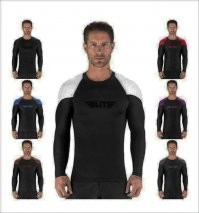 Кто-то с фотошопом поигрался (изначально, скорее всего, все было видно нормально).