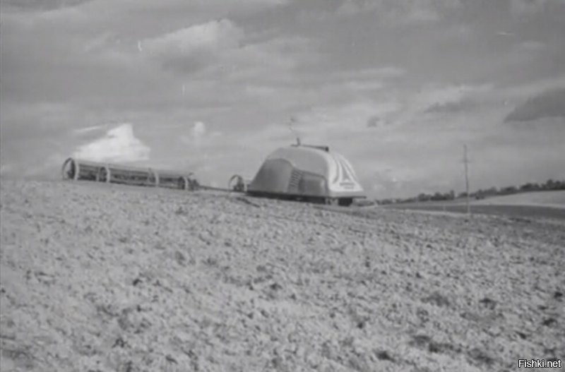 Фантастические трактора и пульт управления ими  из фильма "Дело было в Пеньково"1958г