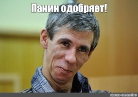 Позитивный курьер фотографируется с каждой собакой, которую встречает