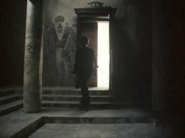 Это не лифт. Это вход в машину времени :)