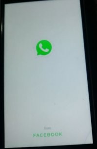 Угу... Окно загрузки  ватсапа с некоторых пор выглядит вот так.
Перефразируя известное для рожденных в СССР четверостишие:
.
Ватсап и фейсбук-близнецы братья.
Мы говорим ватсап, подразумеваем фейсбук, 
мы говорим фейсбук- подразумеваем ватсап.