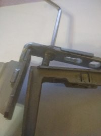 Сифонило в районе петель: как я простым способом решил проблему с пластиковыми окнами