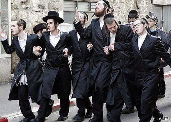 Глядя на фотки ортоксальных иудеев, сам собой напрашивается вывод, что все они давно же геи