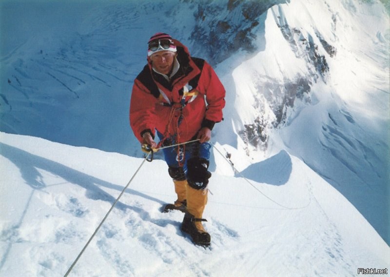 Ещё очень важную деталь добавлю: Анатолий Букреев - альпинист-герой. Спас на Эвересте в 1996 троих человек.