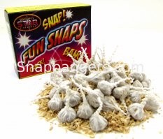 А она леденцы, как положено, с оберткой вместе ест.