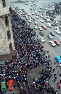 Насколько все-таки тогдашняя цветовая палитра автомобилей отличается от нынешней.