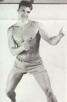 Кто его учил так большие пальцы держать?