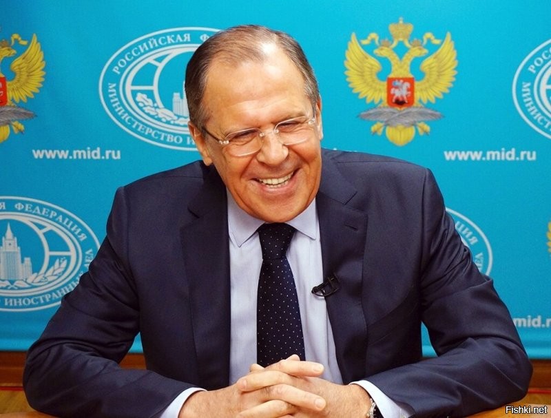 Господин Лавров выразил глубокую озабоченность, граничащую с недоумением и крайним разочарованием. Маша Захарова сплясала калинку-малинку, а господин Песков грозно пошевелил своими усами.