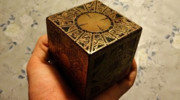 Нашли с товарищем в заброшенном доме, в подвале. Все уровни кубика подвижные. Кто-нибудь знает для чего она предназначена?