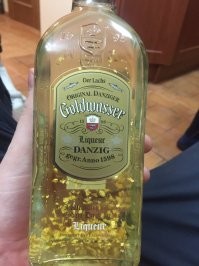 не помогает, но жрать можно. и даже пить