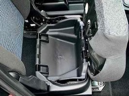 В Форде Фьюжн до сих пор есть бардачок под пассажирским сиденьем!