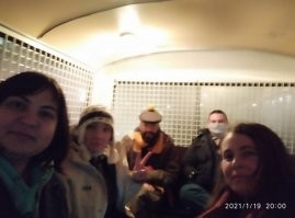 Автор... Ну зачем врёте-то? 
Тем более так несогласовано с другими "активистами".
Почитайте, что пишет тот же самый тов.Врански, который организовал эти "пикеты". Или Шушпанова.
какие там "пикеты". Их куча народа вышла, это скоординирование действие, под понятие пикет ни разу не попадающее.
За что им уже и вкатили наказание. Вранскому, например, 30 штук штрафа.
Вот ниже я прилепил ими же сделанную фотку после задержания, а везли их разными тачками в ОВД. 

И вот как сам Вранский про это пишет "Меня оставляют до суда в 64 оп. Незаконно задержали на встрече экоактивистов".
Вы разницу видите между ОДИНОЧНЫМ пикетом и ВСТРЕЧЕЙ - организованной многочисленной акцией? :)

Даже если они и вправду защищают зеленые насаждения Питера, то врать-то не надо.
И закон нарушать не надо.

Но сдаётся мне, что всё это потому что просто Врански хочет идти в губеры. 
Это просто пиар-акция. А вас тупо дурят и используют.
Включайте мозги и поменьше слушайте с открытым ртом таких вот ублюдочных Вранских и прочих навальных и подобных выкормышей. :) 
Будьте умнее :)