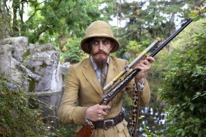 - ты на бузову пойдешь?..
- не-а...
- а почему?..
- да, у меня млядь, ни лицензии, ни ружья нет!!!