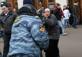 А я уж подумал, что бабульку без маски поймали, которая на всех кашляла...