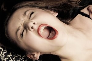 Почему таких соседей не штрафуют? У меня было как сын родился, в 16 часов соседи начинали шпилиться и орали как будто дьявола изгоняют!