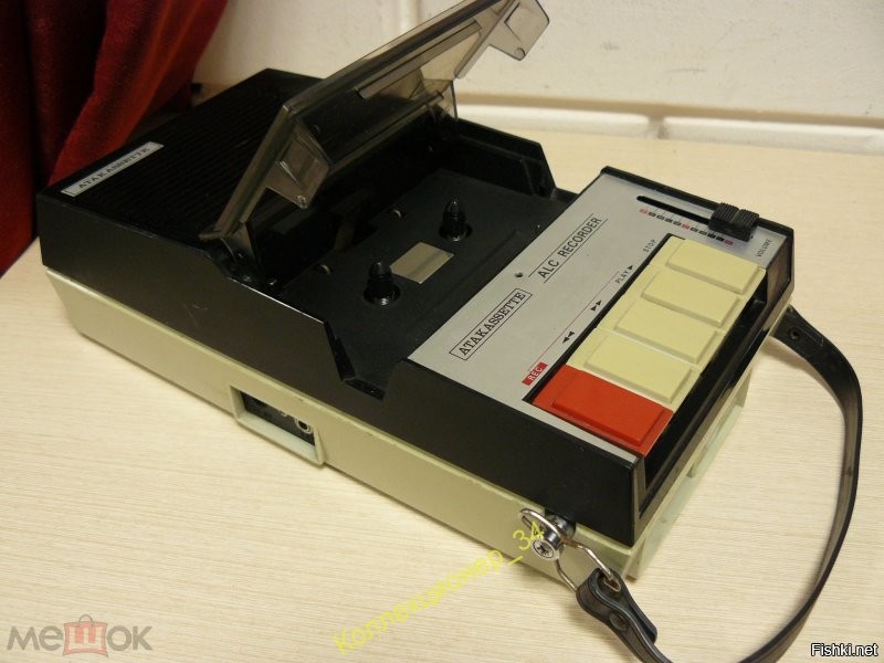 Чем то напоминает мой первый магнитофон купленный во время службы в ГДР в 1975г.