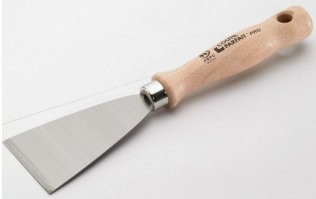 "Топор   инструмент с металлическим лезвием, жёстко закреплённым на деревянной рукоятке"..
Я конечно все понимаю, но не могу удержаться чтобы не прикопаться. Итак, топоры, согласно определению: