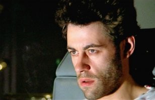 Выросший младенец офигительно похож на Боба Гелдофа - Пинка в "Стене".