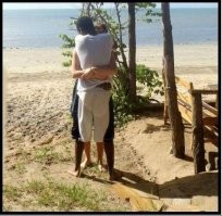 А вот посложней. Где чьи ноги?