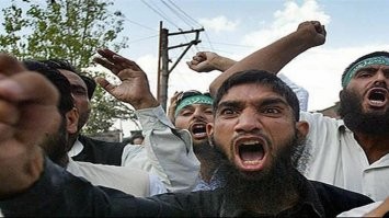 Может он, таким образом, хотел выразить уважение к погибшим. Может ему так сам аллах посоветовал. Шайтана мана!