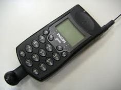 Первый тлф был Моторола, очень приятная тактильно, но большая и тяжелая, затем о-очень долго Филипс, самый любимый из всех, затем куча Нокий, в конце концов перешел на Сяоми