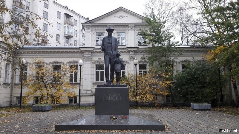 Памятник норвежскому океанологу в Москве: