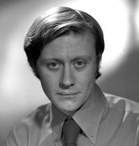 Трое в лодке, не считая собаки (фильм, 1979)
Андрей Миронов   Джером Клапка Джером / Джи / миссис Байкли (1 серия)/ дядюшка Поджер (там же) / трактирщик (2 серия) / посетитель трактира (там же)