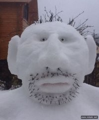 Увидел в нете вот такого снеговика...