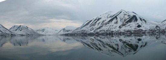Есть такое место - Бечивинка (бухта Финвал). Как то попросил знакомого перевести на лодке на другой берег т договорились о времени, когда он меня заберёт - 9 вечера в тот же день. А он перепутал и решил что я имел в виду 9 утра следующего дня, как он потом сказал.
В общем мне пришлось около 10 км тащиться вокруг бухты пешком... а там ведмеди ходят иногда... За 6-7 часов добрался домой, в 4 утра. могло всё быть намного хуже.
Уточняйте время с точностью до минут, записывайте и делайте зарубки.