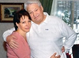 Танюшка Дьяченко
Эта великая женщина правила Россией в святые 90е, когда ее папа, ЕБН, бухал, как не в себя. Свобода, демократия, капитализм и прихватизация - всем этим россияненцы обязаны именно Танюшке. Вова Путин лишь продолжил ее курс.
Странно, но в России до сих пор не воздвигли ни одного памятника Танюшке. Воистину, человеческая неблагодарность не знает границ.