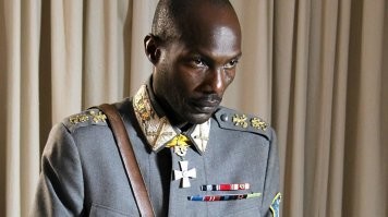 То есть во ЭТО нормально, а если белый озвучил чёрного нарисованного персонажа - небо упадёт на землю? 
Нет, ниггеров давно пора вернуть либо в Африку, либо на плантации.